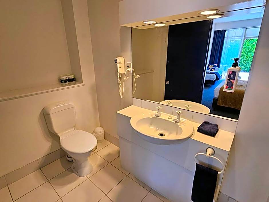 U Studios Paraparaumu Beach (formerly Copperfield Seaside Motel)