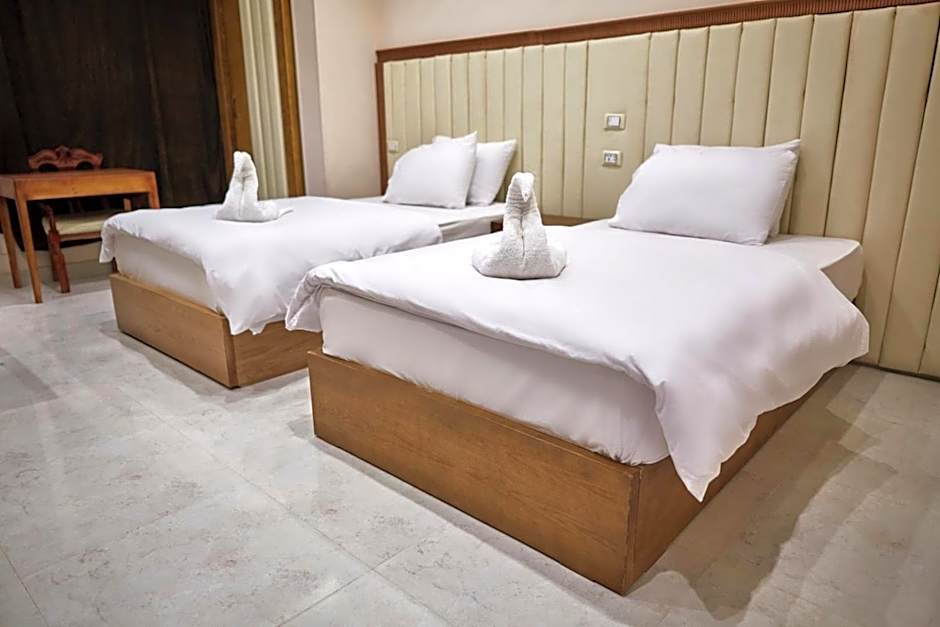 Grand Pyramid View Hotel