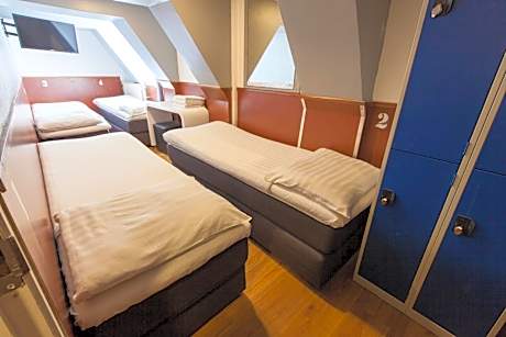 Quadruple Room Single Beds