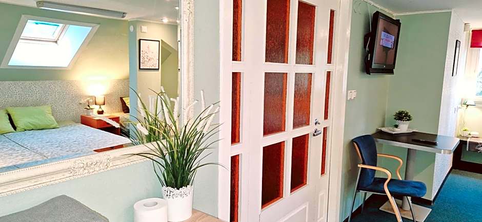 Freedom65 Hostel and Caravan