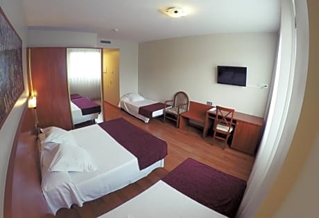Triple Room with Parking (2 Adults + 1 Child)