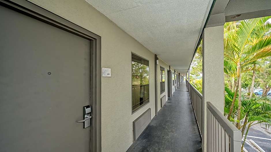 All-New, Private, Huge TV, Heated Pool, Tiki Bar