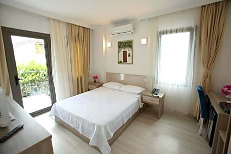 Double Room with Pool and Garden View