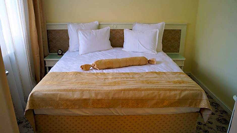 Complex La Tunuri - Vila Economat