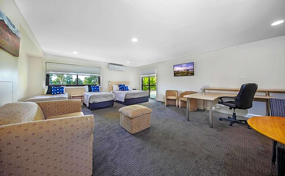 Belconnen Way Hotel & Serviced Apartments