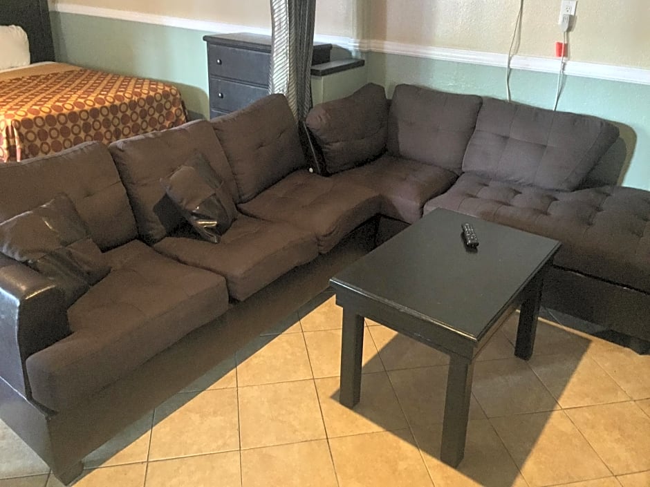 Paradise Inn & Suites