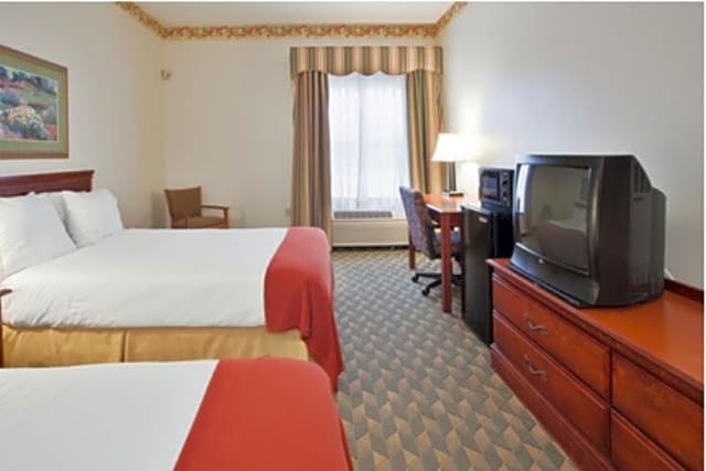 Holiday Inn Express Hotel & Suites Laurinburg