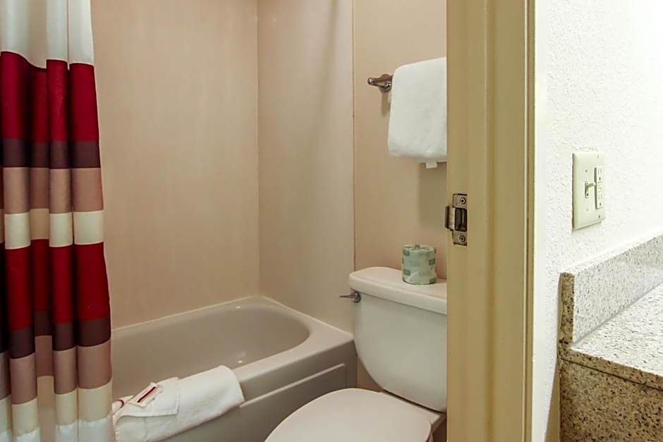 Red Roof Inn Detroit - Troy