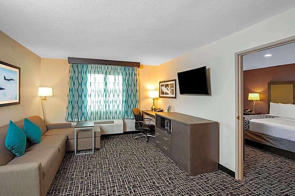 La Quinta Inn & Suites by Wyndham Las Vegas Nellis