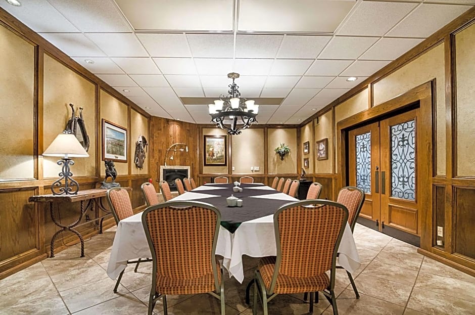 Clarion Inn Garden City
