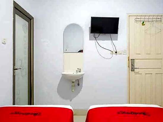 RedDoorz @ Hotel Bravo Pantai Kamali Bau Bau