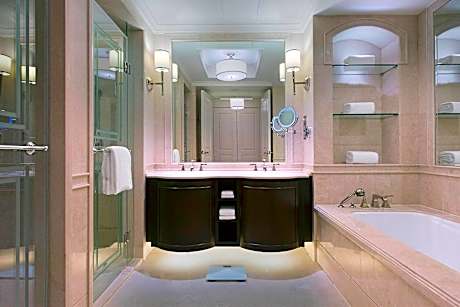 Club Room, 1 King Bed