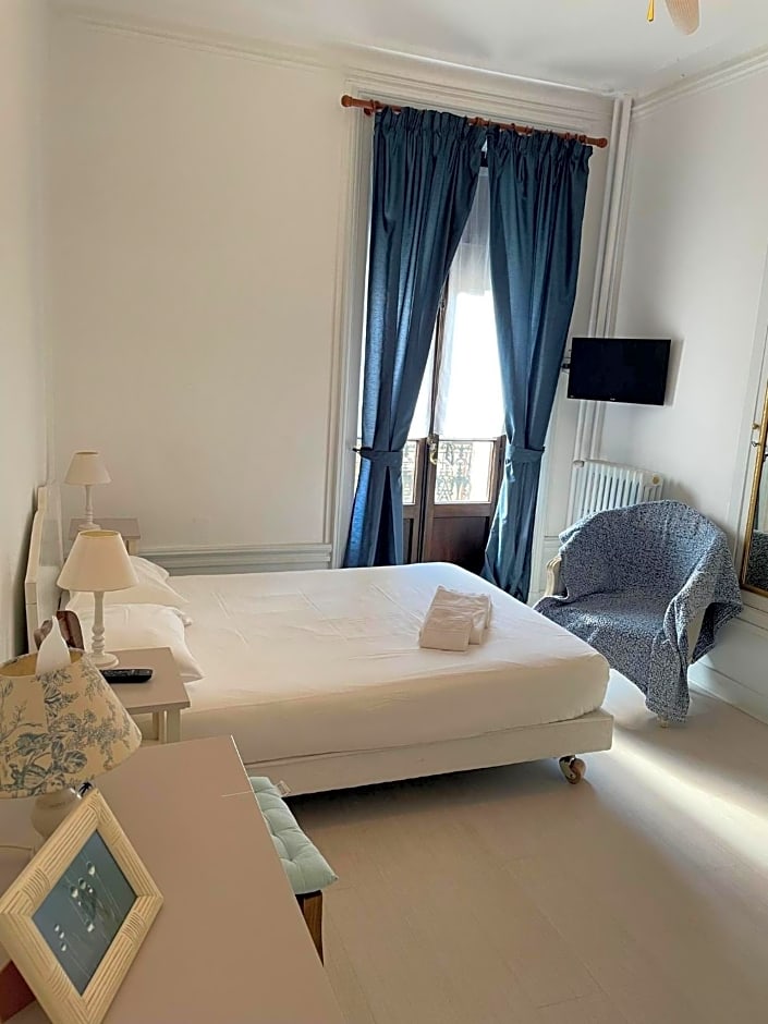 Authentic by Balladins, Hôtel Le Carré d'Aix