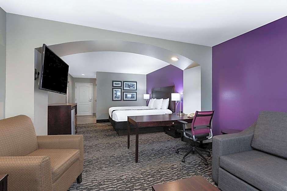 La Quinta Inn & Suites by Wyndham Huntsville Airport Madison