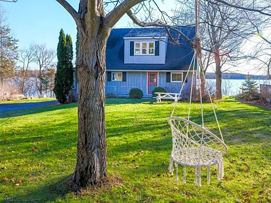 Cozy family waterfront retreat recently renovated