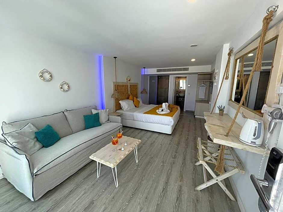 Ocean Dreams Suites - By the Harbour