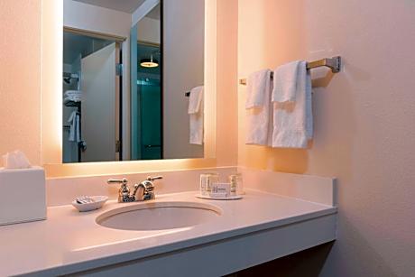 Double Suite with Tub - Mobility Accessible