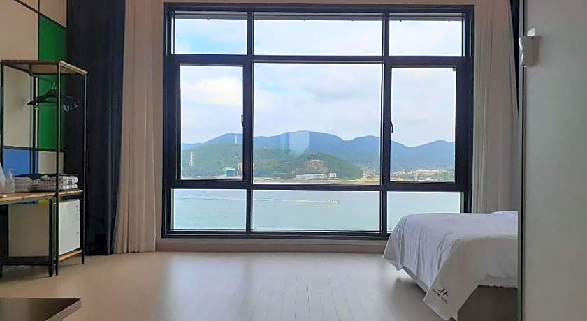 Tongyeong Bridge Hotel