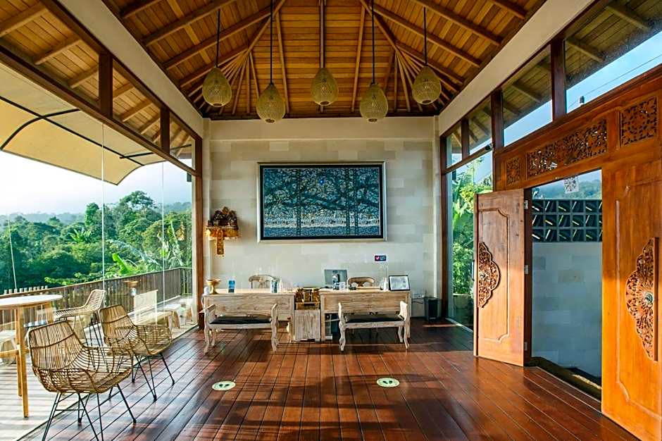 Giriwood Hotel & Villa