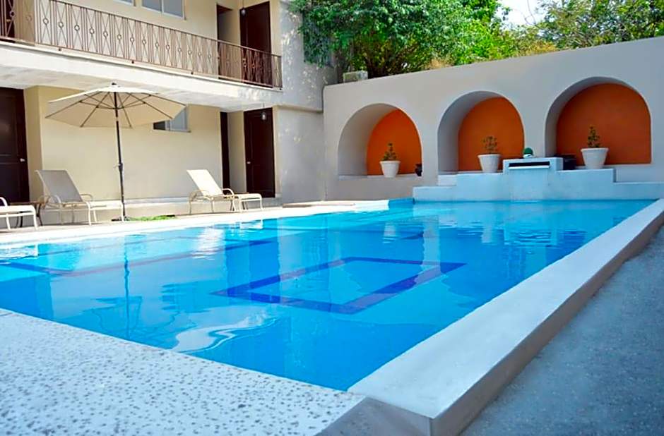Hotel Zirahuen