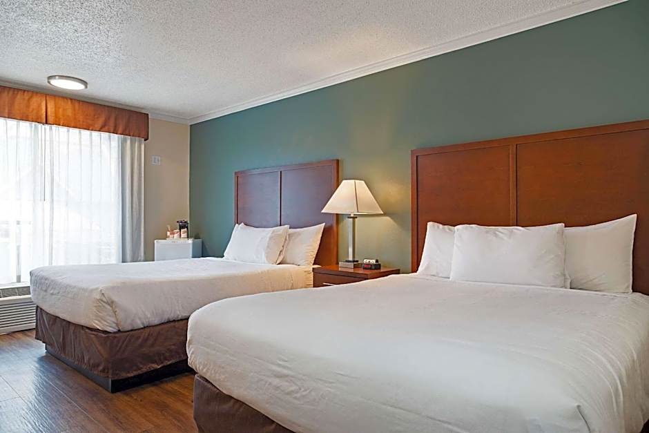 Econo Lodge Inn & Suites