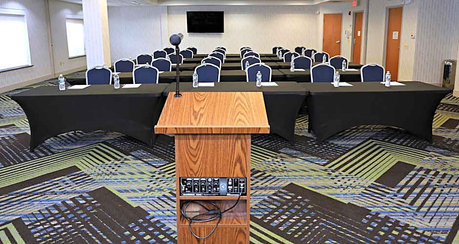 Holiday Inn Express Hotel & Suites Waukegan/Gurnee By IHG