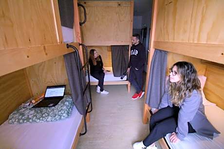 Bed in 6-Bed Mixed Dormitory Room