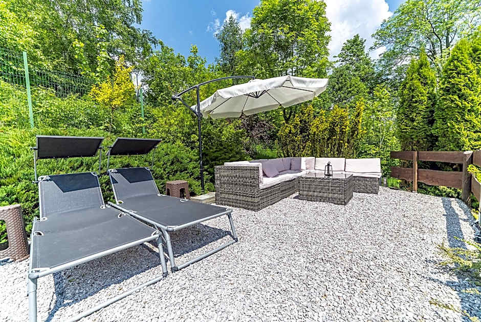 Nefryt - lodówka i czajnik w pokoju, dwa aneksy kuchenne ogólnodostępne, duży parking