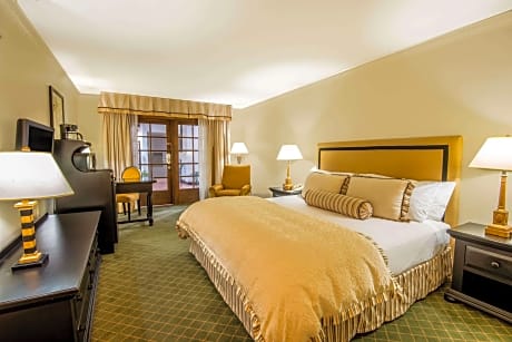 Queen Room with Two Queen Beds and Balcony - Non-Smoking