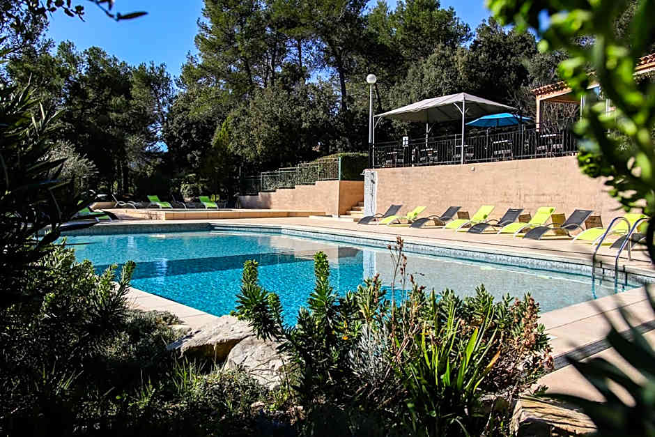 Les Arbousiers Village Hôtel Provençal