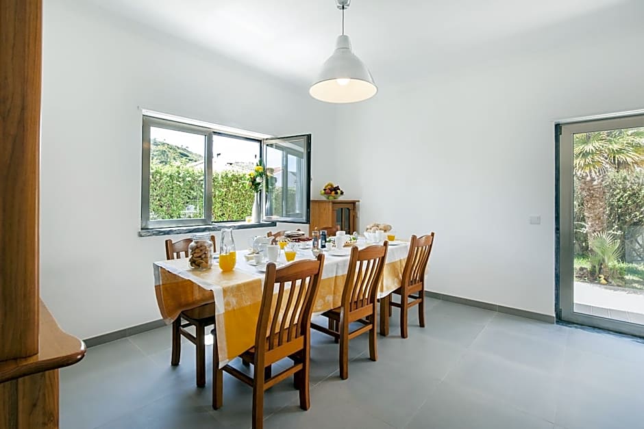 Beachouse - Surf, Bed & Breakfast