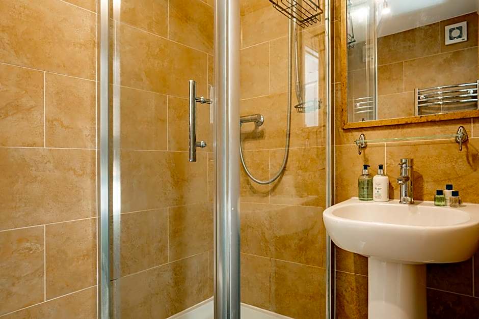 Wheatacre White Lion