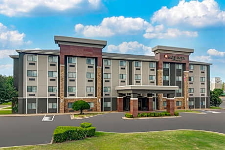 La Quinta Inn & Suites by Wyndham Midwest City - Tinker AFB