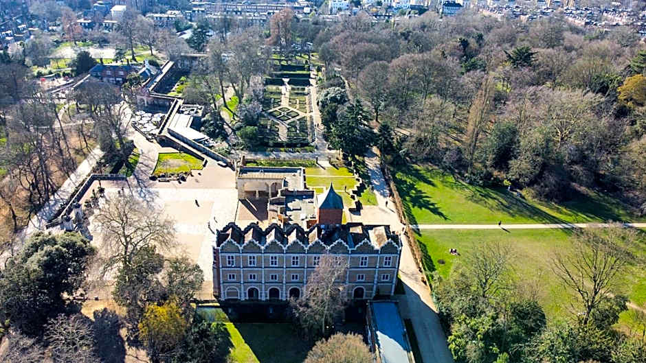 Safestay London Kensington Holland Park