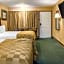 Clarion Hotel Beachfront - Mackinaw City