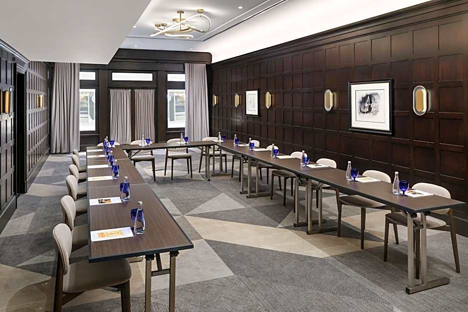The Algonquin Hotel Times Square, Autograph Collection by Marriott