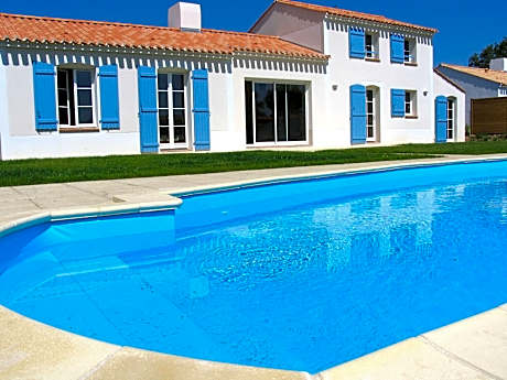 Villa in France with Private Pool and Golf Views