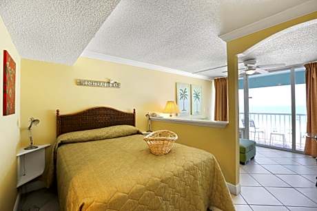 Queen Studio with Ocean View