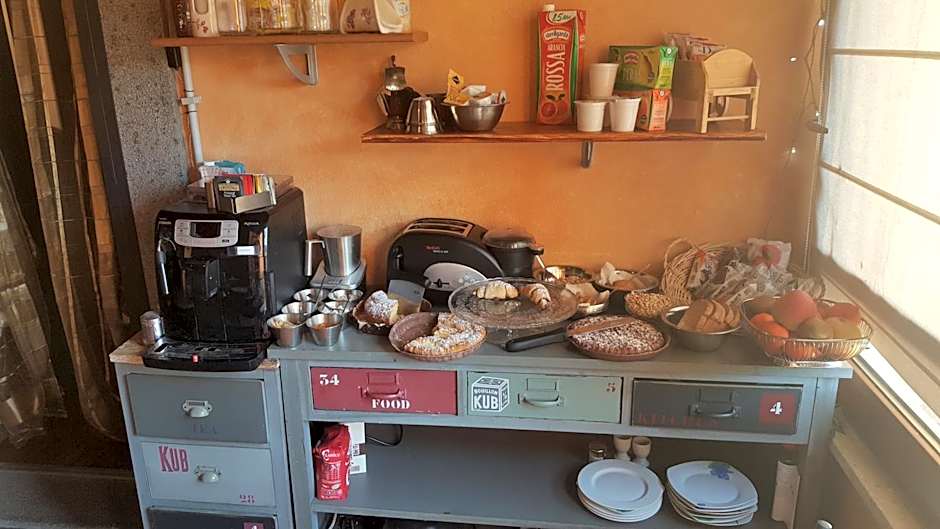 Aurelia Garden Gold B&B