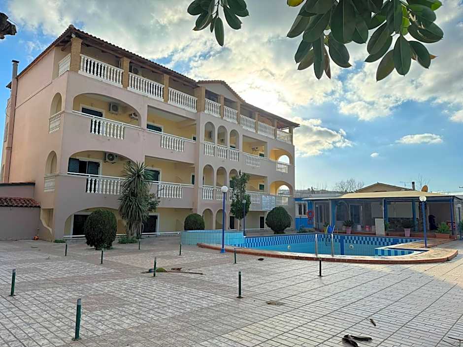 Sandy Maria studio 701