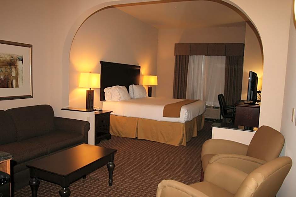 Holiday Inn Express Hotel and Suites Kingsville By IHG