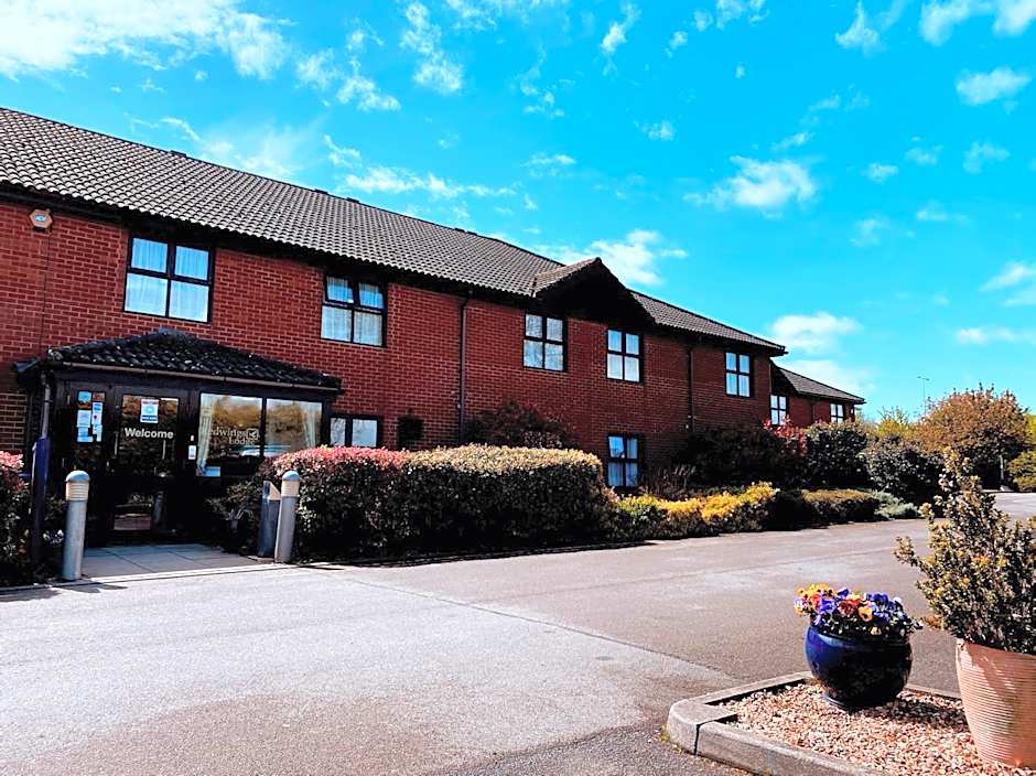 Photo 1 of 36 of Redwings Lodge Sawtry Huntingdon