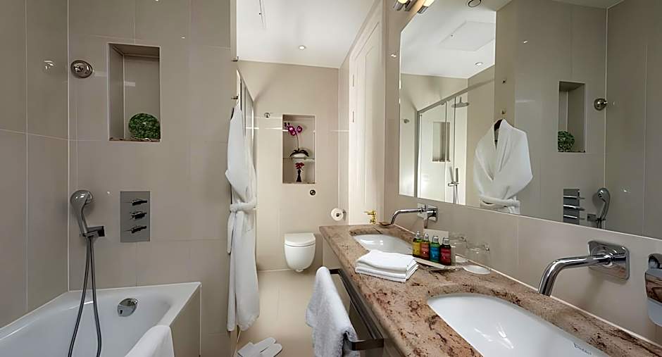 Park International Hotel