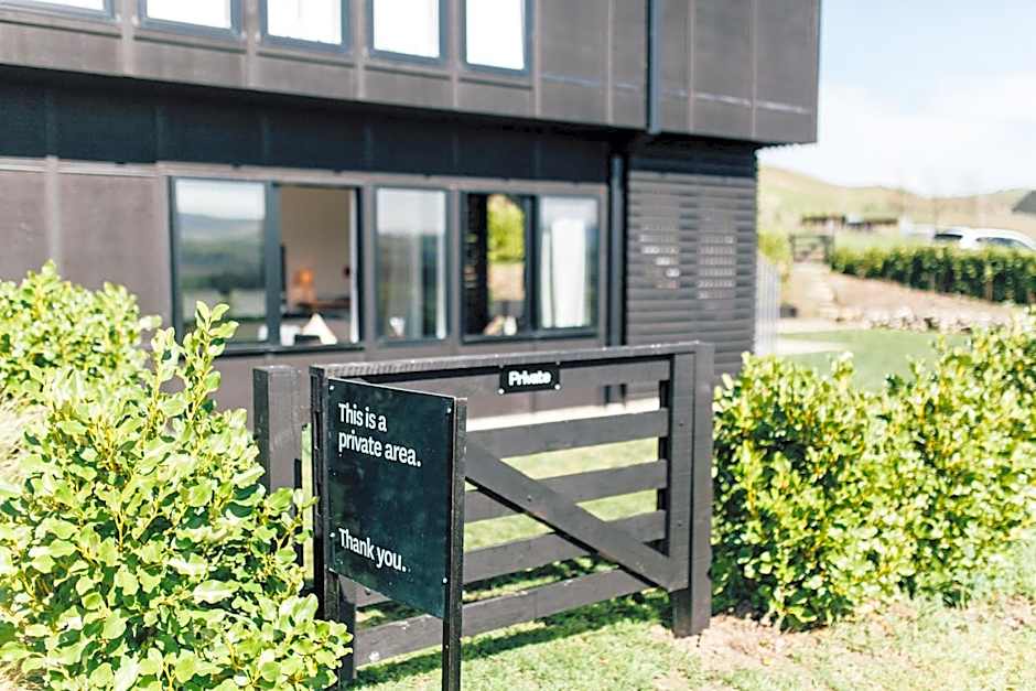 Black Estate B & B