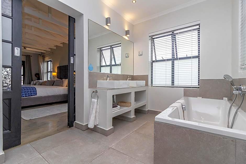 Whale Rock Luxury Lodge