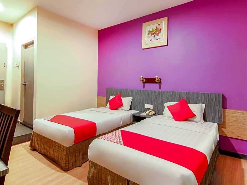 Super OYO 43930 Hotel Esplanade