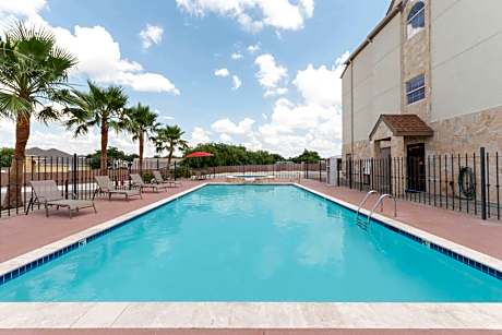 Microtel Inn & Suites by Wyndham Eagle Pass