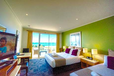 Executive Queen Room with Ocean View