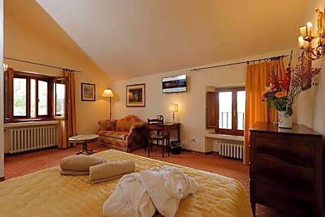Deluxe Double or Twin Room (1 Queen Bed)