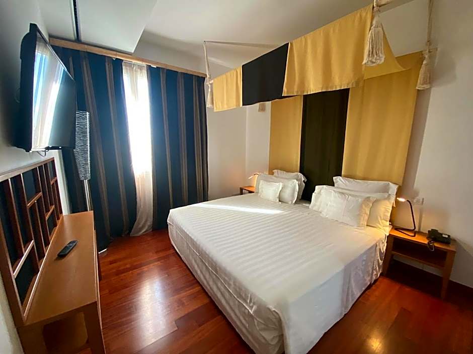 Card International Hotel
